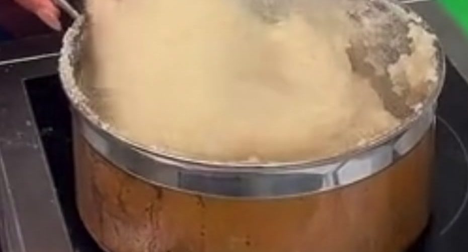 Nigerian Eba (Garri Swallow) Recipe